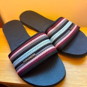 Havaianas You Malta Mix Sandals in Dark. Size US 7/8  BRAZIL 37-38